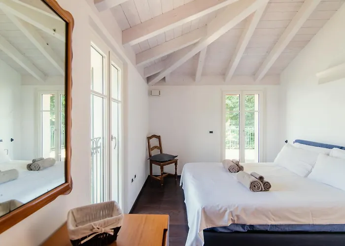 アパート & Mountain