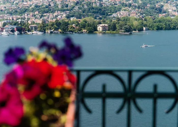 アパート & Mountain *