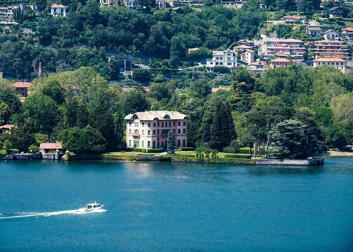 アパート & Mountain コモ