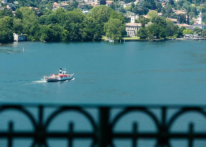 アパート & Mountain *