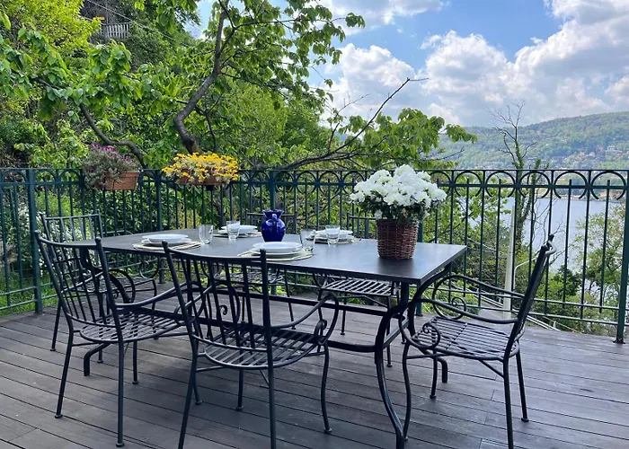 아파트 & Mountain *